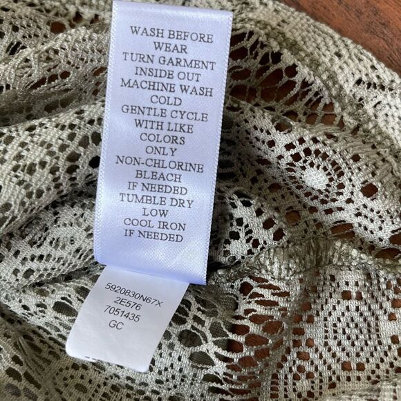 Artesia sage green sleeveless layered Boho top with lace Size small - Picture 6 of 9